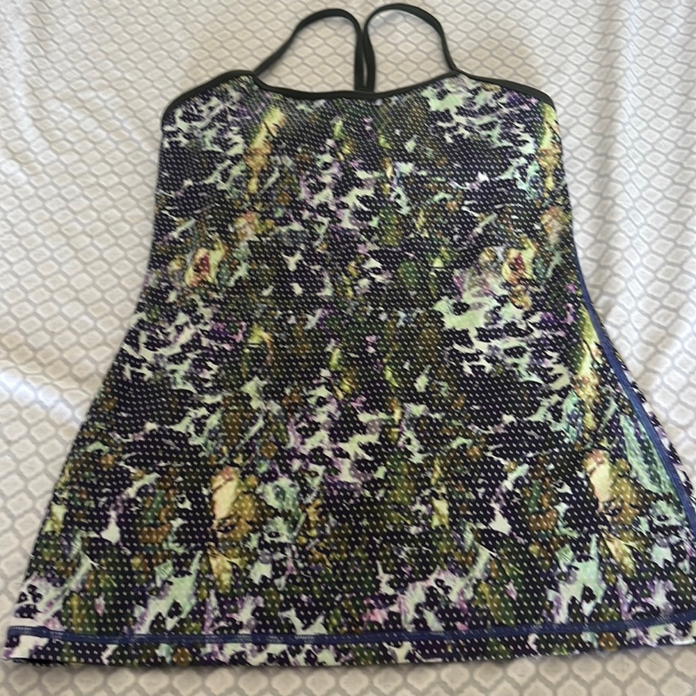 Lululemon print tank with built in bra size 6